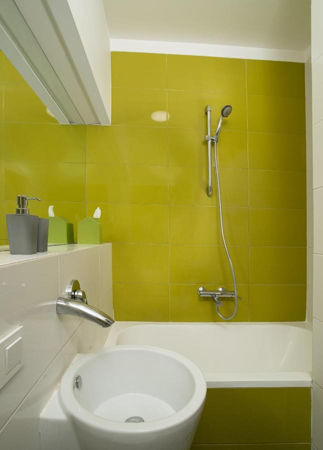 White Attic Apartment Oldenburg Bagian luar foto